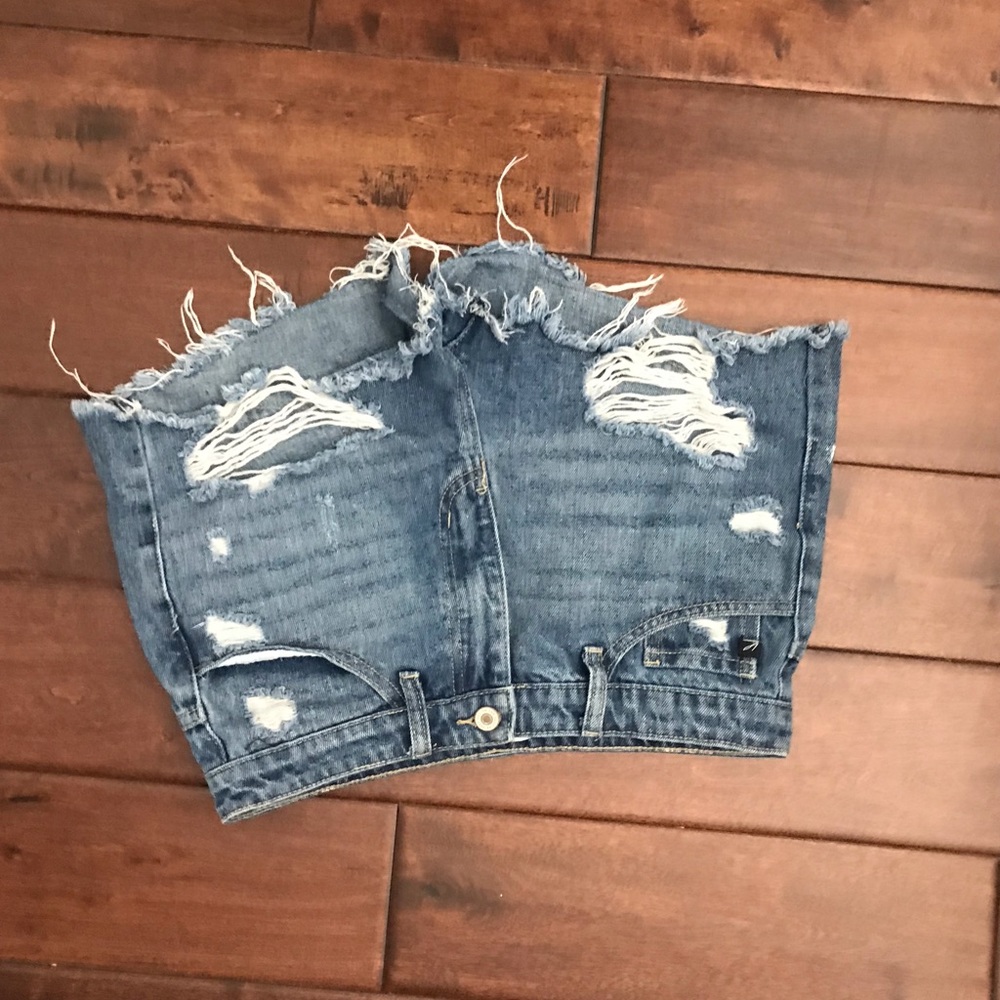 Jean shorts, run a bit big 26-27